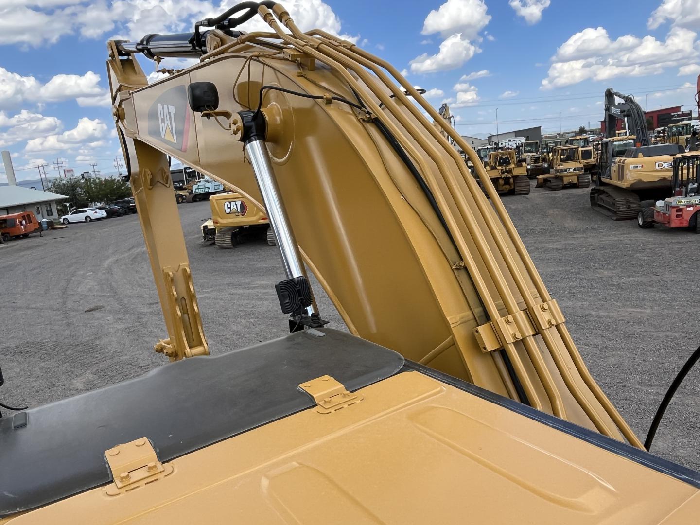 imagenes/INVOICE/2025/18392/EXCAVADORA_CATERPILLAR_320C_48.JPG
