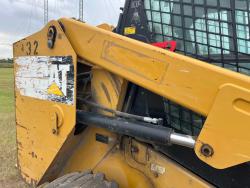 MINICARGADOR CATERPILLAR 246D