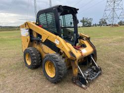 MINICARGADOR CATERPILLAR 246D