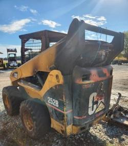 MINICARGADOR CATERPILLAR 252B
