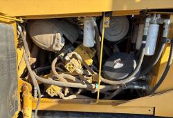 PAVIMENTADORA CATERPILLAR AP-655C