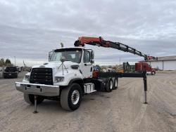 CAMION FREIGHTLINER 114SD CON GRUA PALFINGER PK 33002-EH