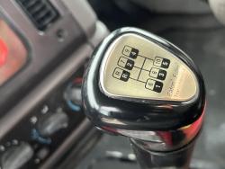 CAMION FREIGHTLINER 114SD CON GRUA PALFINGER PK 33002-EH