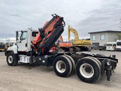 CAMION FREIGHTLINER 114SD CON GRUA PALFINGER PK 33002-EH