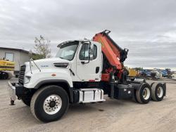 CAMION FREIGHTLINER 114SD CON GRUA PALFINGER PK 33002-EH