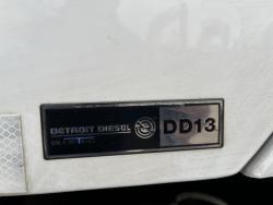 CAMION FREIGHTLINER 114SD CON GRUA PALFINGER PK 33002-EH