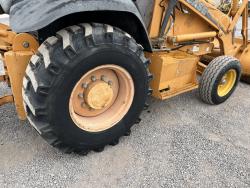 CARGADOR CON ESCREPA CASE 570MXT