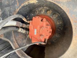 GRUA SOBRE ORUGAS MANTIS 8012