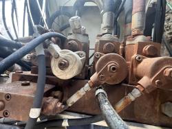 GRUA SOBRE ORUGAS MANTIS 8012