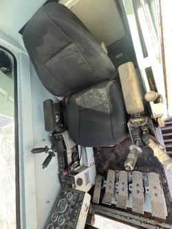 GRUA SOBRE ORUGAS MANTIS 8012