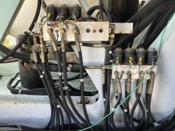 GRUA SOBRE ORUGAS MANTIS 8012