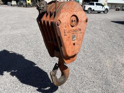 GRUA SOBRE ORUGAS MANTIS 8012