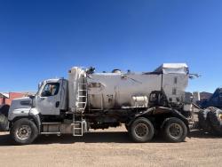 CAMION CON EQUIPO HOLCOMBE MIXERS  HM10H