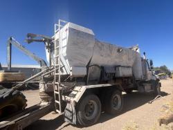 CAMION CON EQUIPO HOLCOMBE MIXERS  HM10H