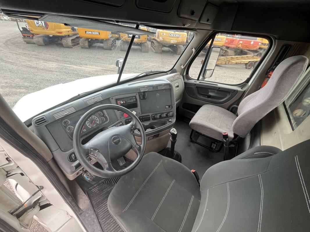 imagenes/INVOICE/2026/18648/FREIGHTLINER_23.JPG