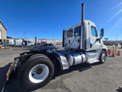TRACTOCAMION FREIGHTLINER CASCADIA 125