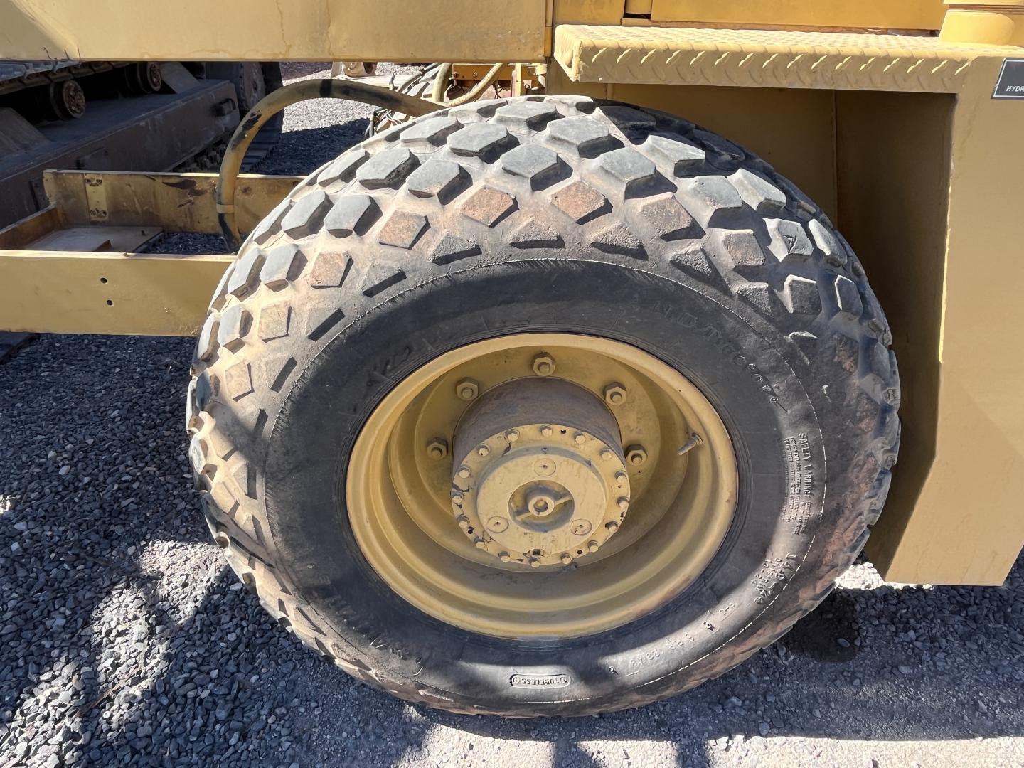 imagenes/INVOICE/2026/18665/COMPACTADOR_CATERPILLAR_433_10.JPG