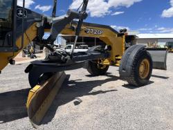 JOHN DEERE 772G
