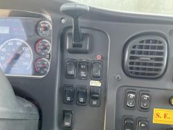CAMION FREIGHTLINER 114SD CON GRUA ATLAS 345.2