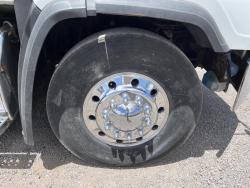 CAMION FREIGHTLINER 114SD CON GRUA ATLAS 345.2