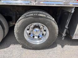 CAMION FREIGHTLINER 114SD CON GRUA ATLAS 345.2