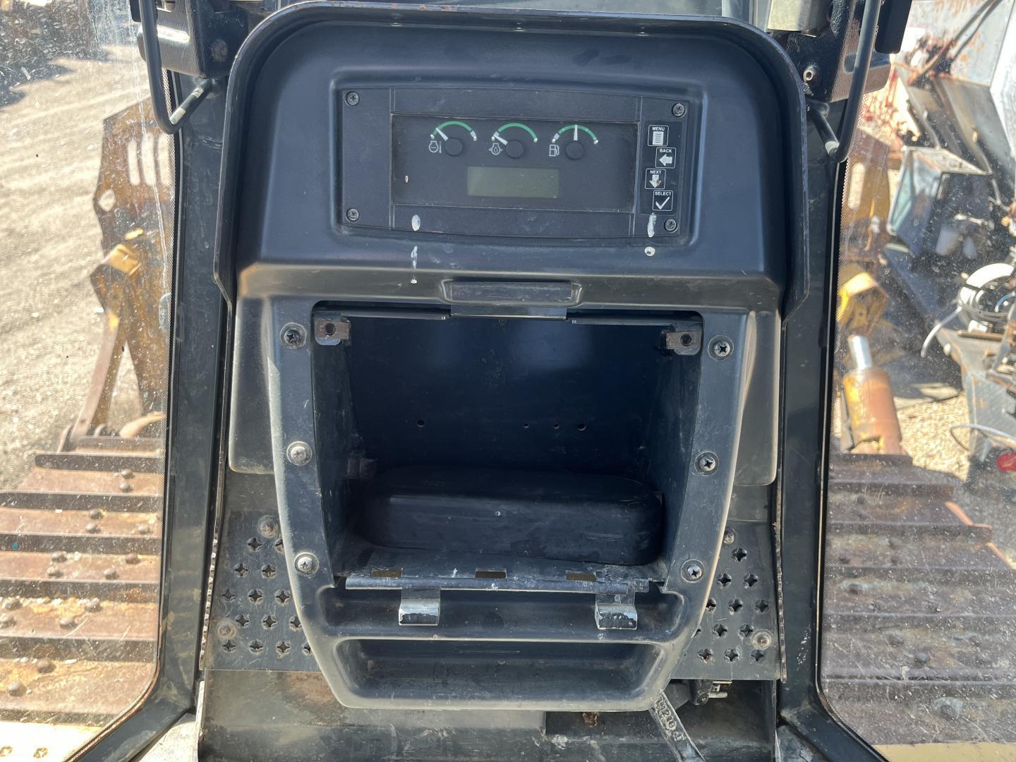 imagenes/INVOICE/2026/18697/Topador_frontal_John_Deere_850K_11.JPG