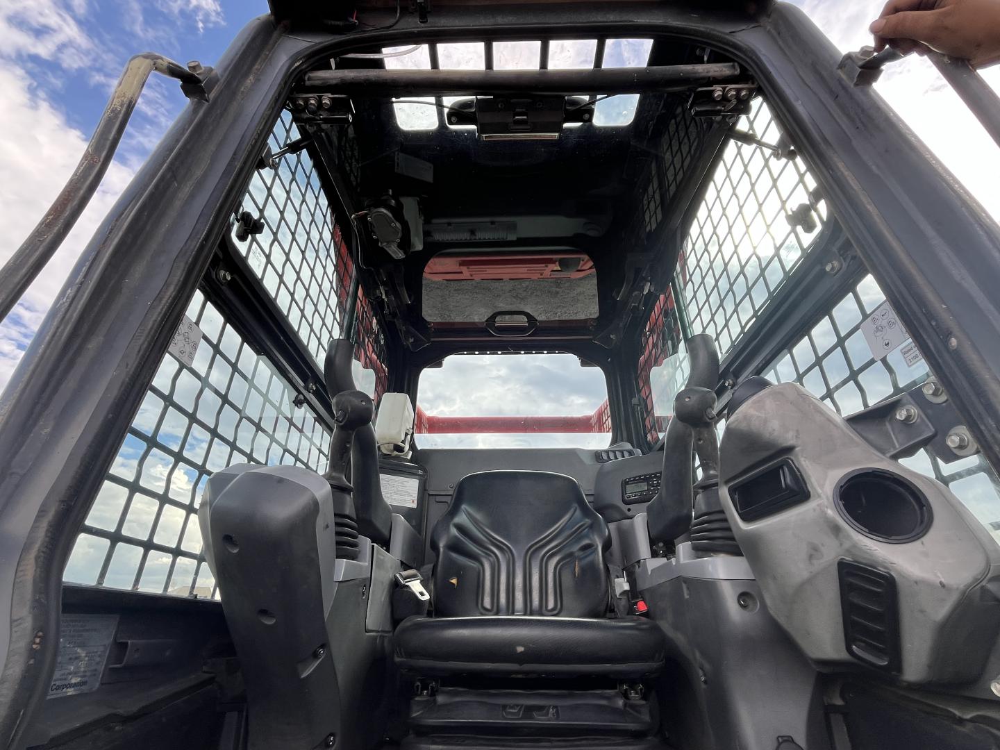 imagenes/INVOICE/2026/18703/Minicargador_Kubota_SVL65-2_42.JPG