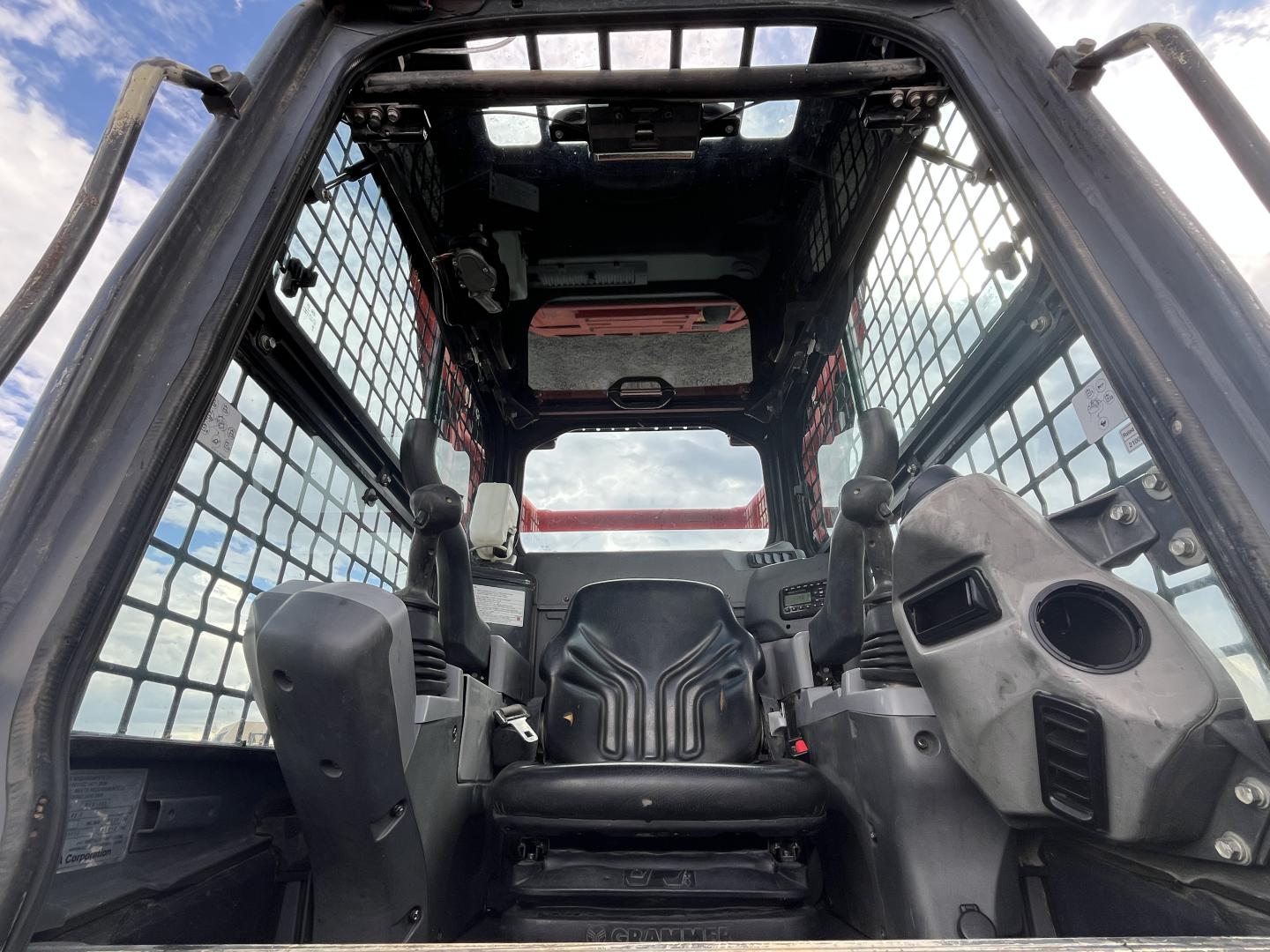 imagenes/INVOICE/2026/18703/Minicargador_Kubota_SVL65-2_43.JPG