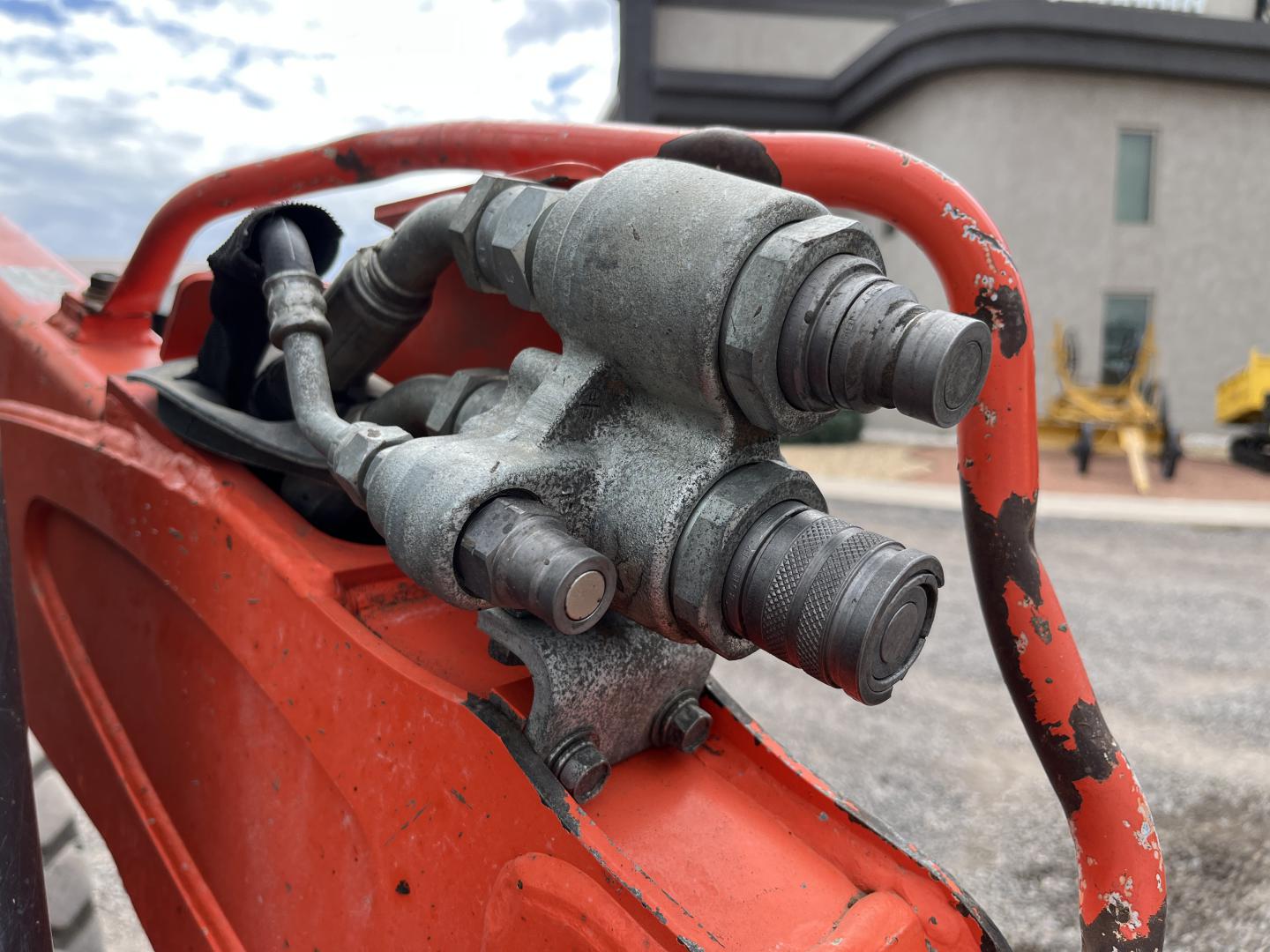 imagenes/INVOICE/2026/18704/MINICARGADOR_KUBOTA_SSV65_17.JPG