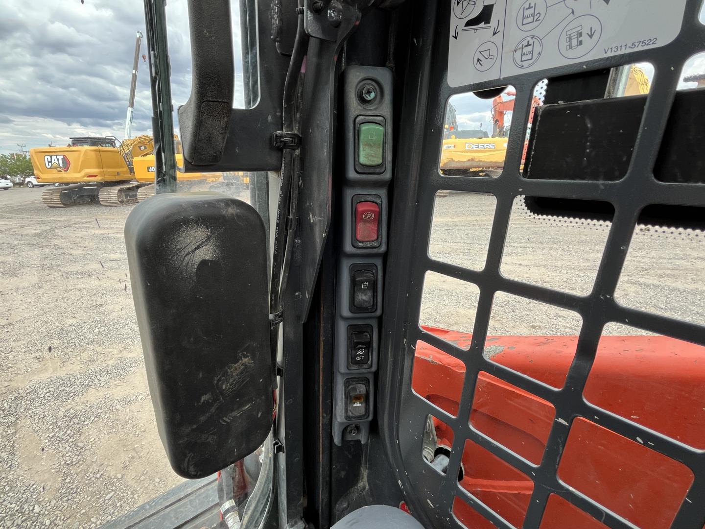 imagenes/INVOICE/2026/18704/MINICARGADOR_KUBOTA_SSV65_21.JPG