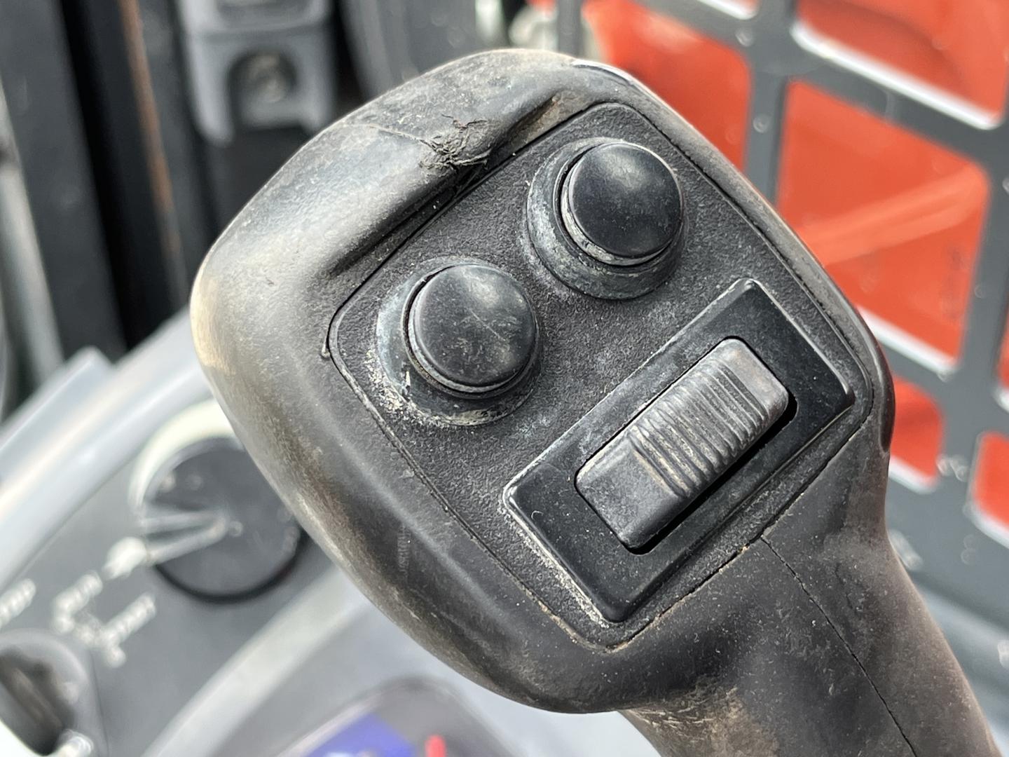 imagenes/INVOICE/2026/18704/MINICARGADOR_KUBOTA_SSV65_26.JPG