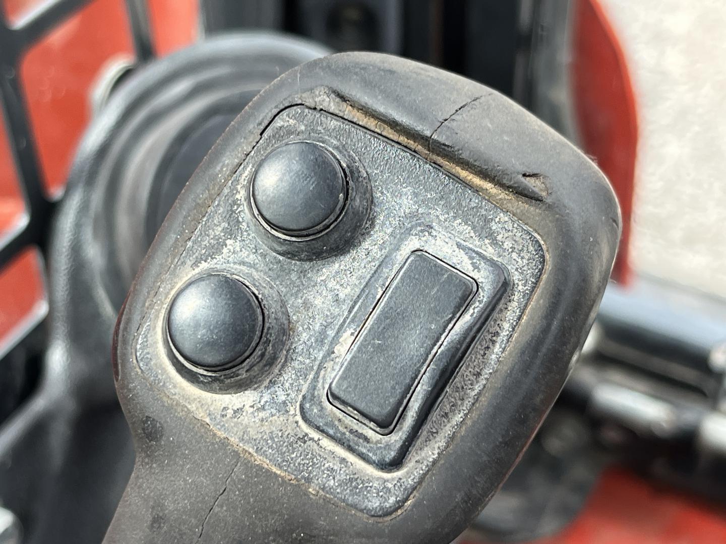 imagenes/INVOICE/2026/18704/MINICARGADOR_KUBOTA_SSV65_27.JPG