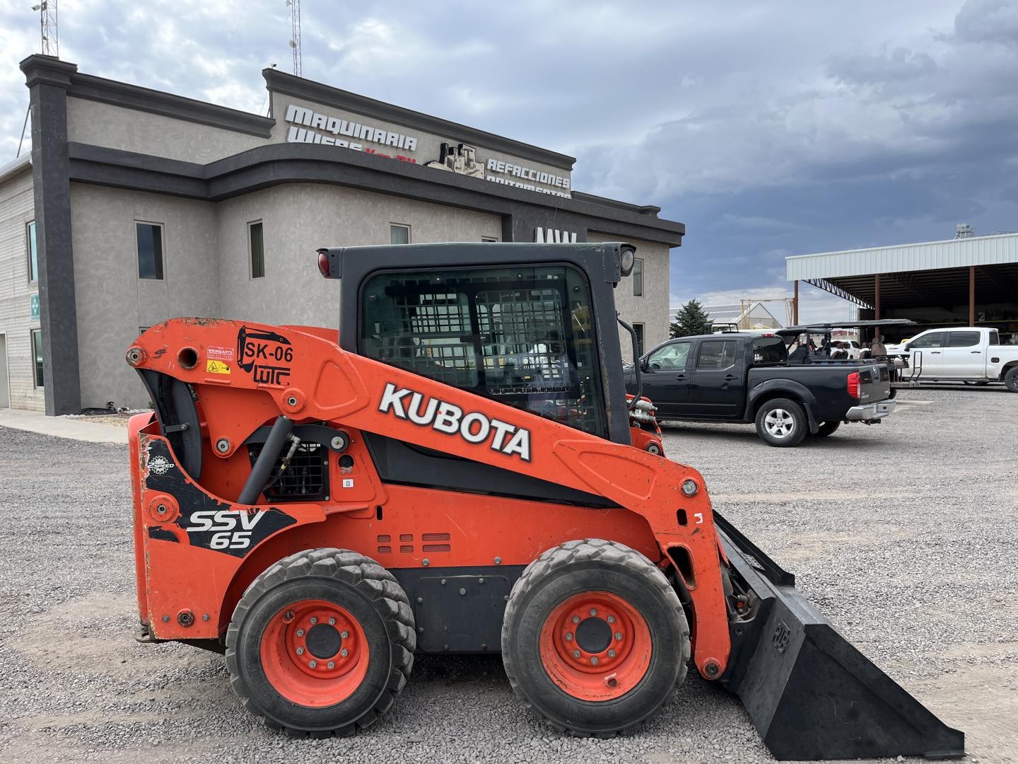imagenes/INVOICE/2026/18704/MINICARGADOR_KUBOTA_SSV65_3.JPG
