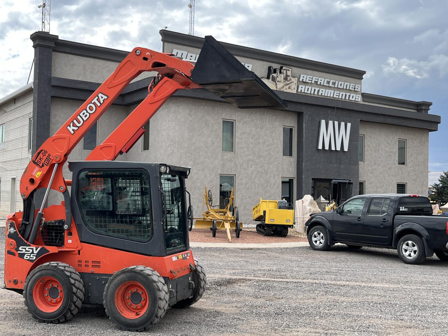 imagenes/INVOICE/2026/18704/MINICARGADOR_KUBOTA_SSV65_34.JPG