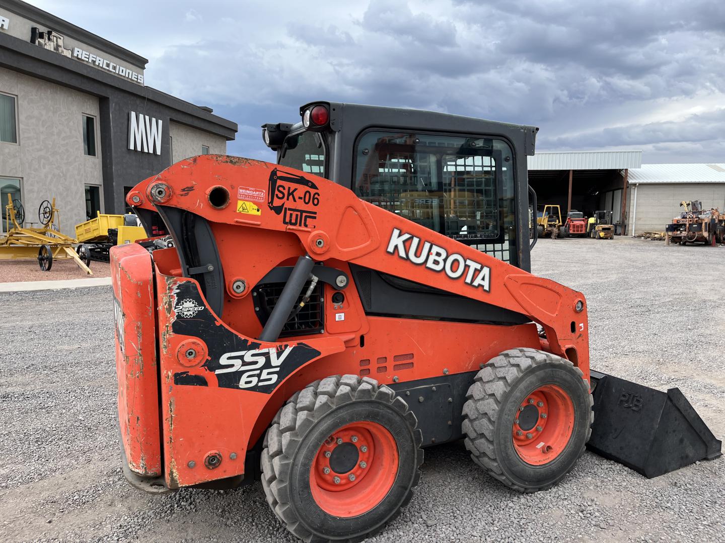 imagenes/INVOICE/2026/18704/MINICARGADOR_KUBOTA_SSV65_4.JPG