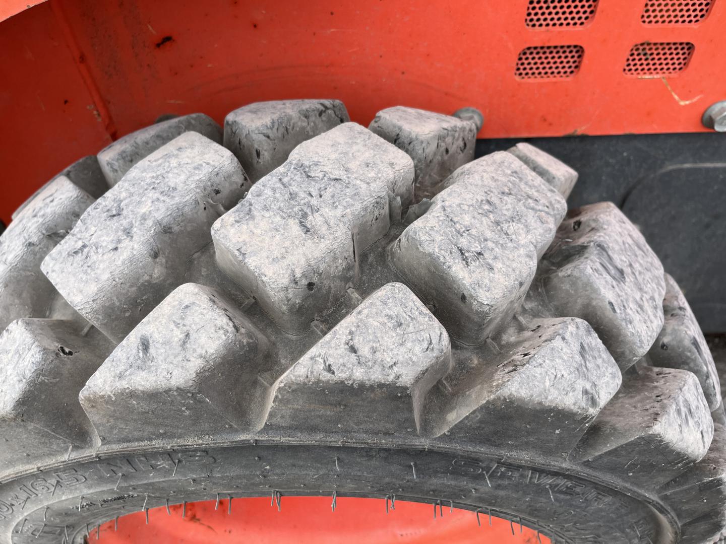 imagenes/INVOICE/2026/18704/MINICARGADOR_KUBOTA_SSV65_6.JPG