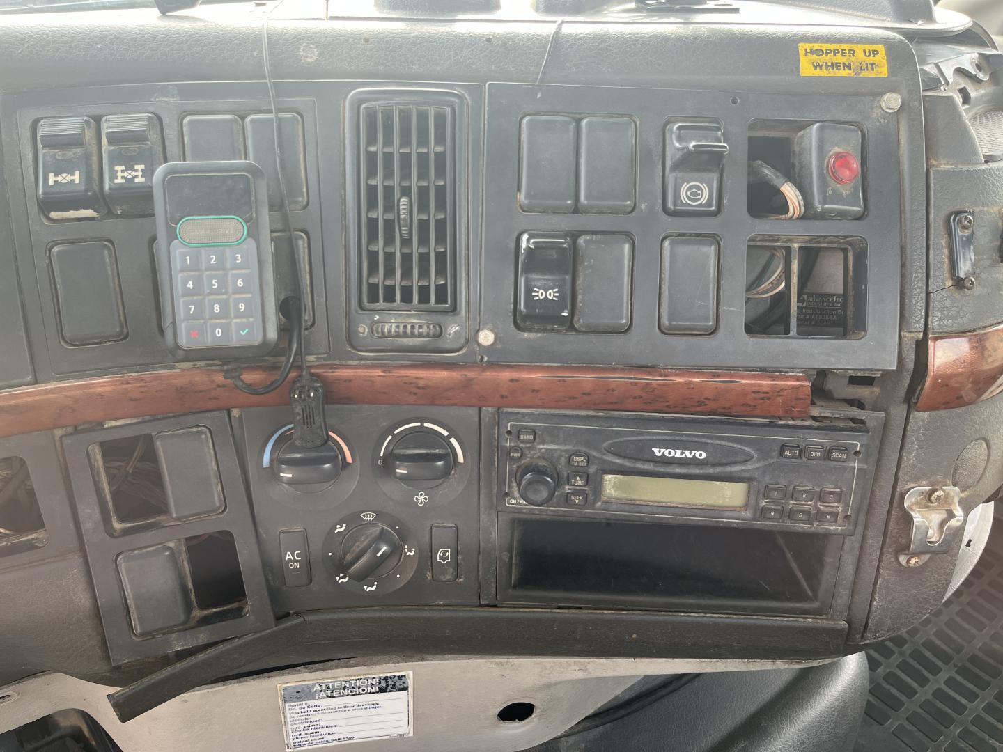 imagenes/INVOICE/2026/18707/CAMION_REVOLVEDOR_DE_CEMENTO_VOLVO_VHD_6X4_42.JPG