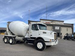 CAMION REVOLVEDOR VOLVO VHD 6X4