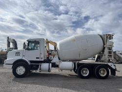 CAMION REVOLVEDOR VOLVO VHD 6X4