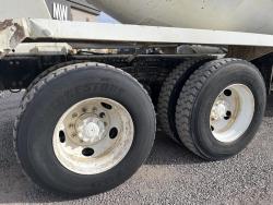 CAMION REVOLVEDOR VOLVO VHD 6X4