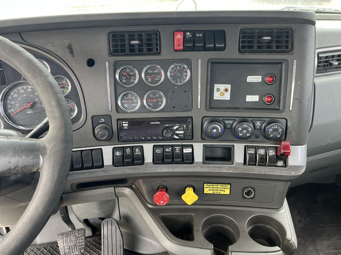 imagenes/INVOICE/2026/18714/CAMION_KENWORTH_T880_CON_GRUA_NATIONAL_NBT40_18.JPG