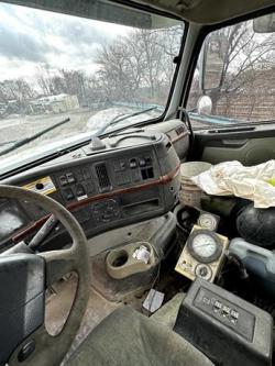 REVOLVEDOR DE CEMENTO VOLVO VHD64B200 