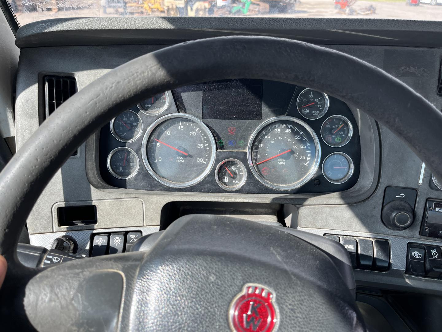 imagenes/INVOICE/2026/18736/Revolvedor_de_cemento_Kenworth_T880_1.JPG