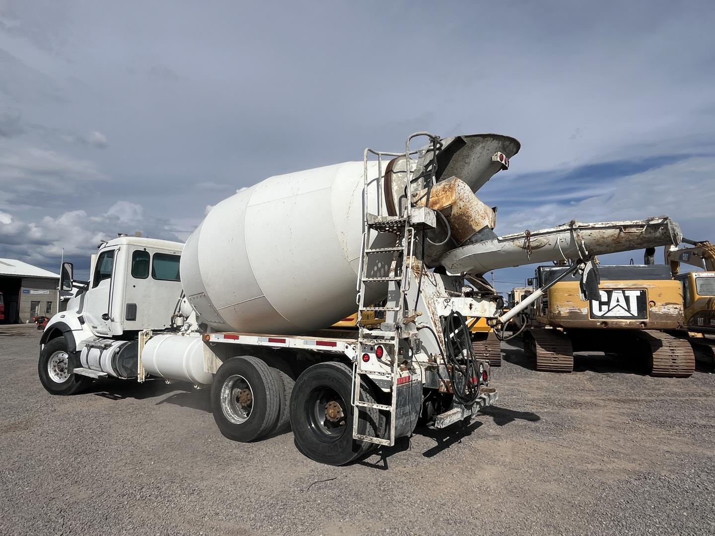 imagenes/INVOICE/2026/18736/Revolvedor_de_cemento_Kenworth_T880_19.JPG