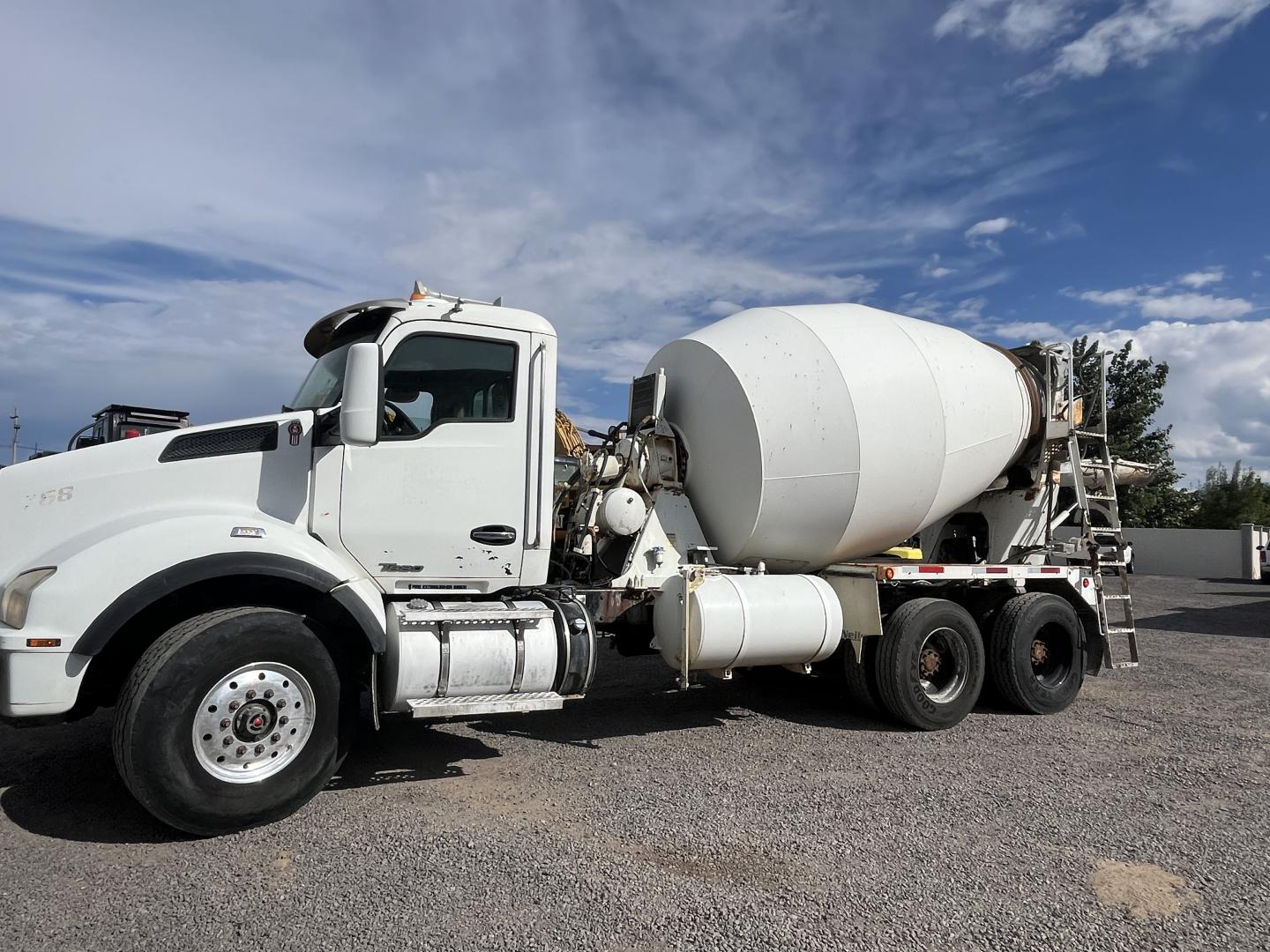 imagenes/INVOICE/2026/18736/Revolvedor_de_cemento_Kenworth_T880_21.JPG
