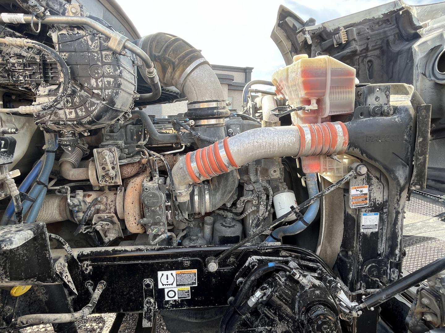 imagenes/INVOICE/2026/18736/Revolvedor_de_cemento_Kenworth_T880_31.JPG