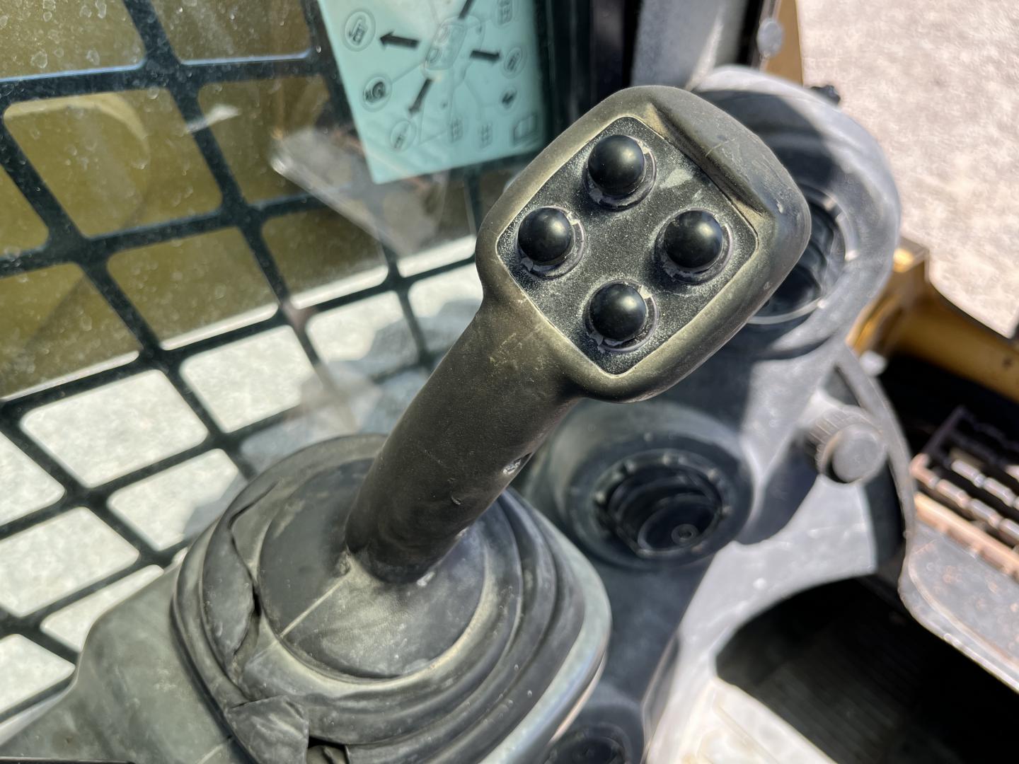 imagenes/INVOICE/2026/18737/MINICARGADOR_CATERPILLAR_236D_33.JPG