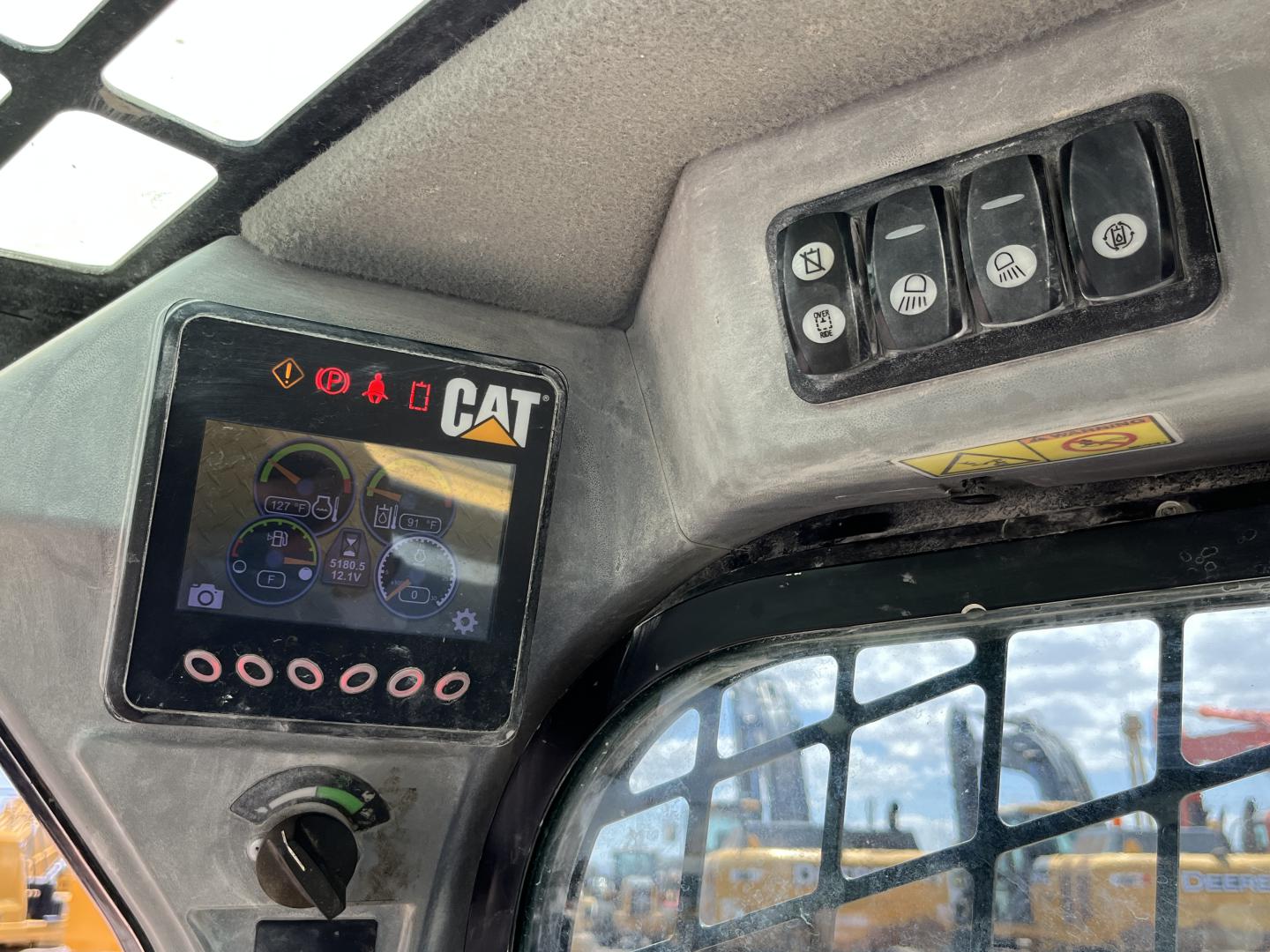 imagenes/INVOICE/2026/18737/MINICARGADOR_CATERPILLAR_236D_36.JPG