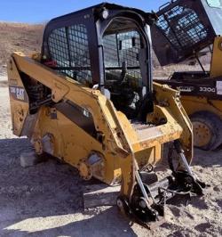 MINICARGADOR CATERPILLAR 236D