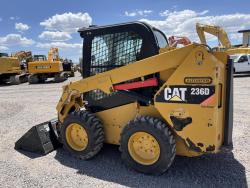 MINICARGADOR CATERPILLAR 236D